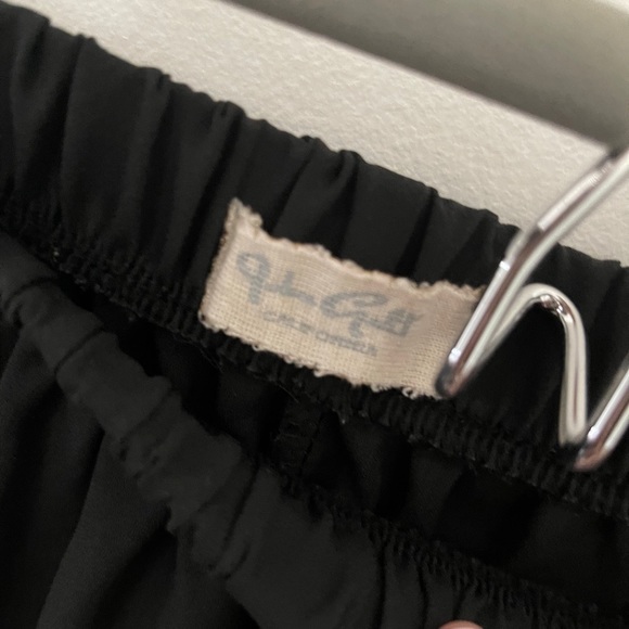 Black flowy skirt - Picture 3 of 3